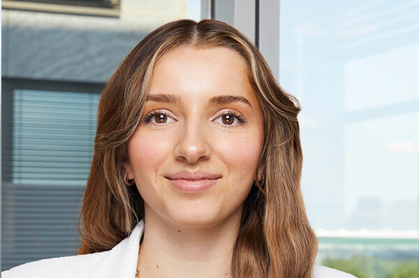 Aila Rüschstroer-Anwalt-Rechtsanwalt-Kanzlei-MTR Legal 法律事務所