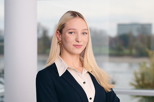 Laura Wilke-Anwalt-Rechtsanwalt-Kanzlei-MTR Legal 변호사